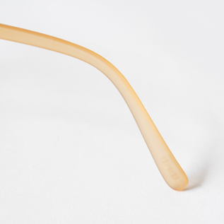無駄を感じない洗練されたシェイプ(WALNUT)