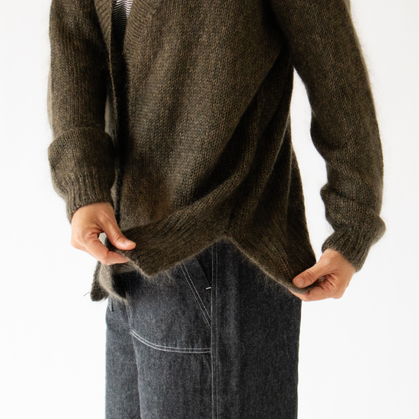 サイドにスリットがあります(KHAKI) サイドにスリットがあります(KHAKI)