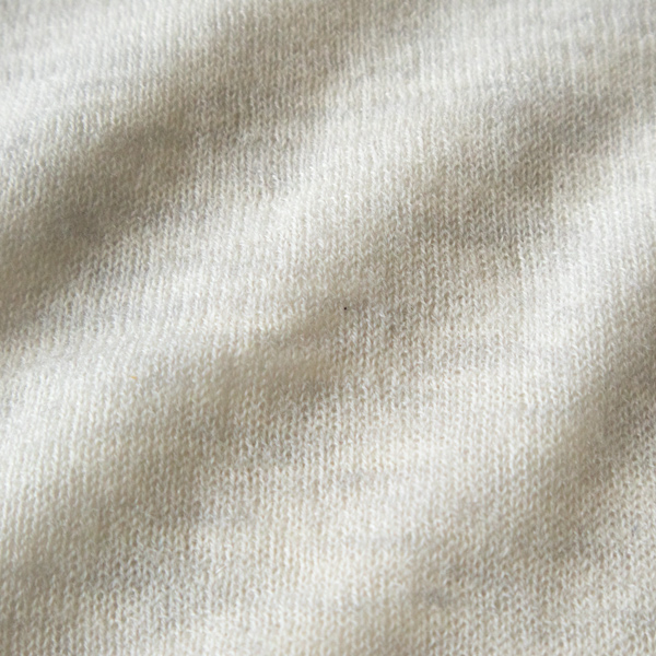 やや透け感のある生地です(L.GREY)