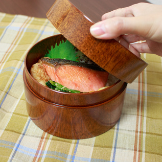 心地よい感覚とともにぴったり閉まります(漆茶) 心地よい感覚とともにぴったり閉まります(漆茶)