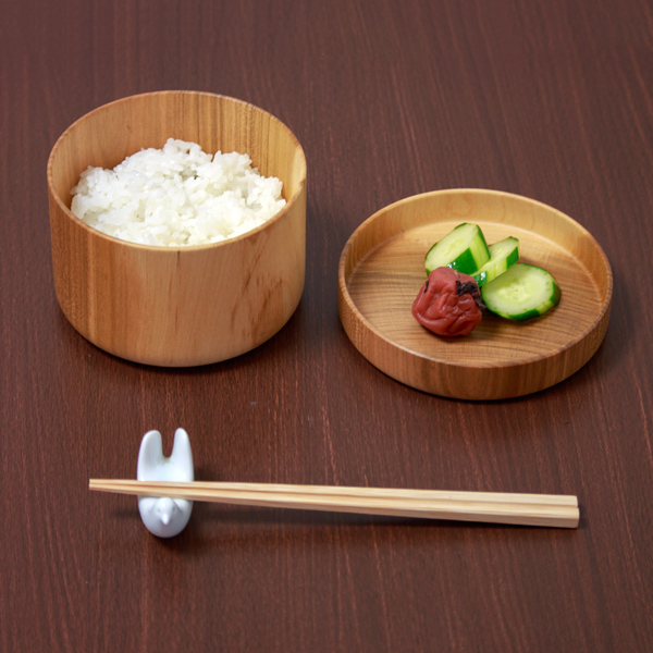 白米を美味しく味わえるおひつです(蓋と身)