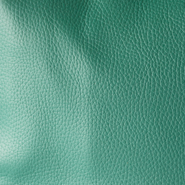 程よく撥水性がある、RENオリジナルのレザー『EN / エン』を使用(BOTTLE GREEN)