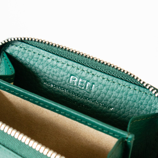ブランドのロゴ入り(BOTTLE GREEN) ブランドのロゴ入り(BOTTLE GREEN)