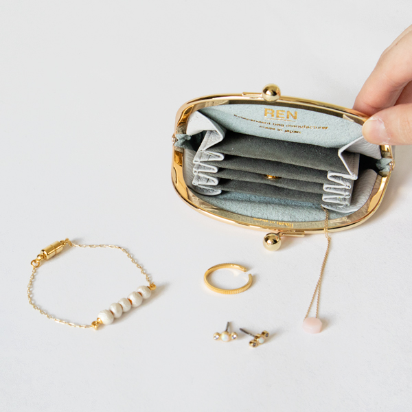 ピアス、ネックレス、ブレスレットなど複数種類を入れて(PALE GRAY)