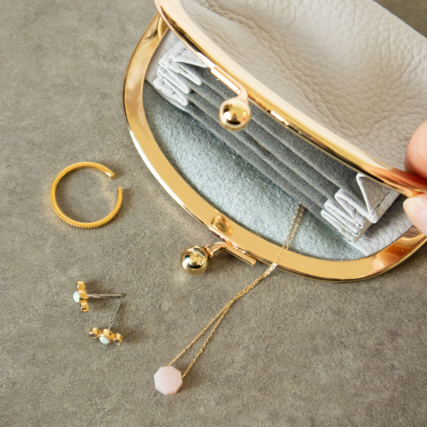 ピアス、ネックレス、ブレスレットなど複数種類を入れて(PALE GRAY)