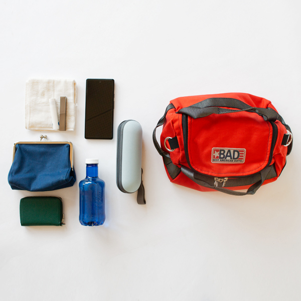 休日のおでかけや旅行の貴重品を入れるバッグにちょうど良いサイズ感(ORANGE) 休日のおでかけや旅行の貴重品を入れるバッグにちょうど良いサイズ感(ORANGE)