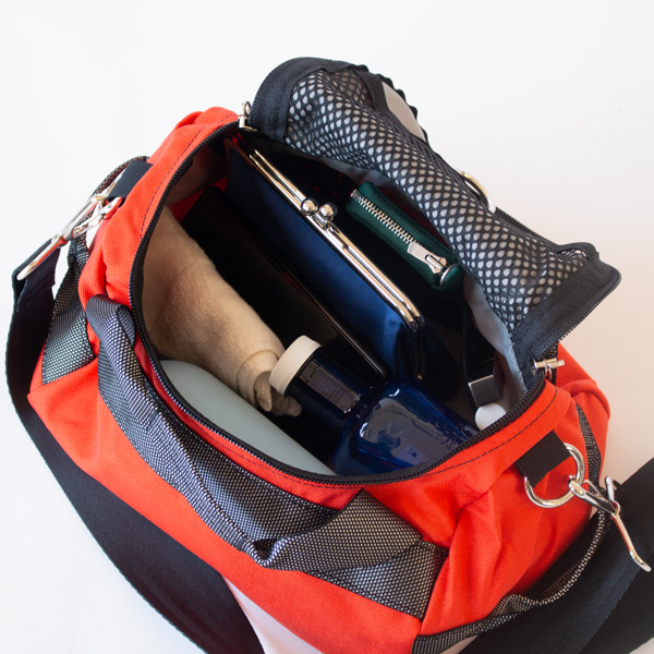 休日のおでかけや旅行の貴重品を入れるバッグにちょうど良いサイズ感(ORANGE) 休日のおでかけや旅行の貴重品を入れるバッグにちょうど良いサイズ感(ORANGE)