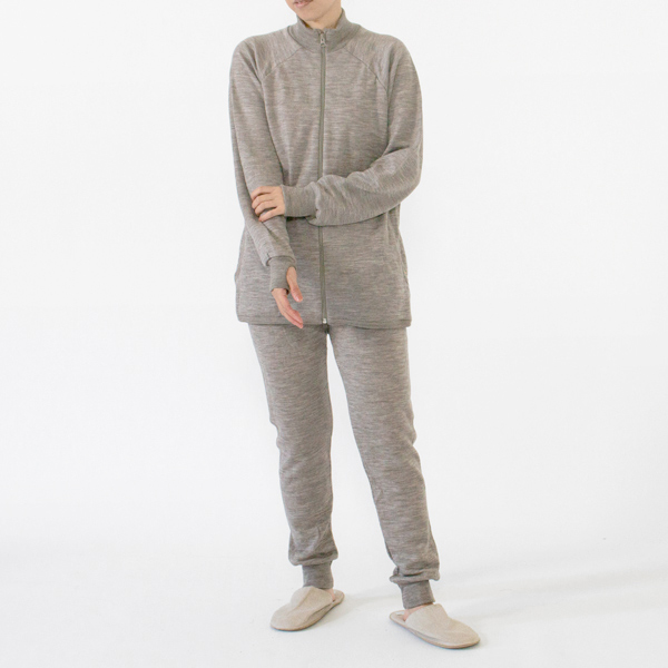 WOOL BASIC ウールカーディガンとのセットアップも可能です（身長：160cm）