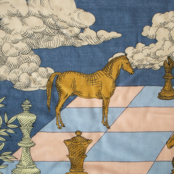 チェス盤に立つ馬(GREY)
