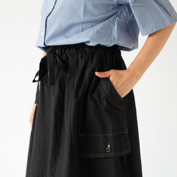 大きめのポケット(身長160cm・BLACK)