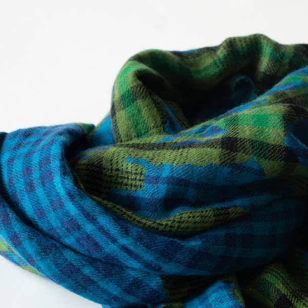 こちらやや厚手で防寒の役目をしっかり果たします(JACQUARD POULIDOR GREEN)