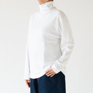 ボックスシルエットタートルネック Bianco 身長160cm ボックスシルエットタートルネック Bianco 身長160cm