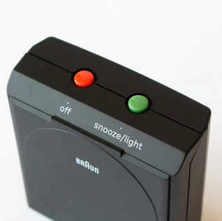 BRAUN トラベルアラームクロック／BRAUN(ブラウン)｜愛着を持って