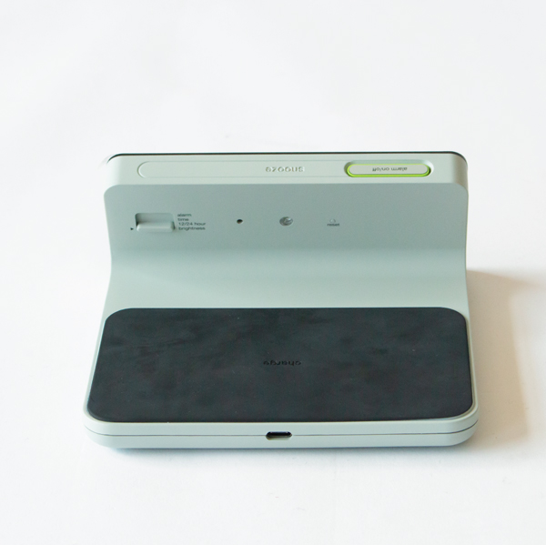 BRAUN デジタルクロックワイヤレス充電パッド付(BC21G)