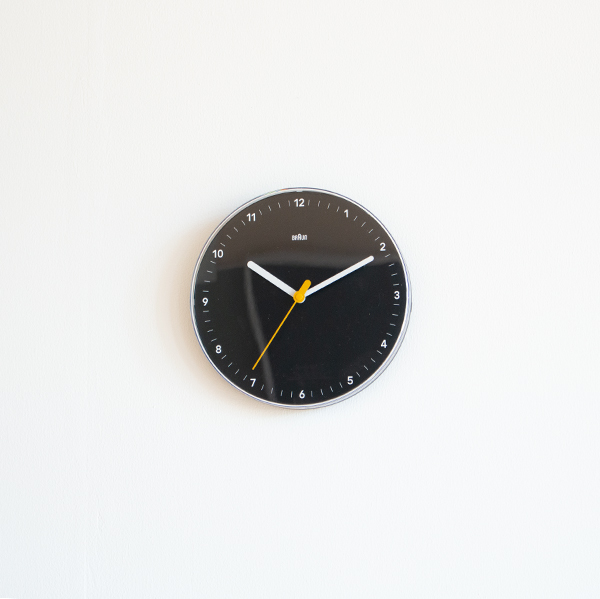 BRAUN 掛け時計 直径23cm(BC26W)