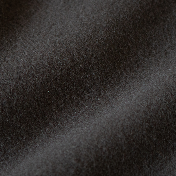 原料への不純物が少ないことで白度が高くなり、美しい発色に(CHARCOAL)