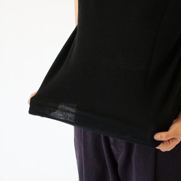 フライス生地でストレッチ性があります(身長160cm・BLACK)