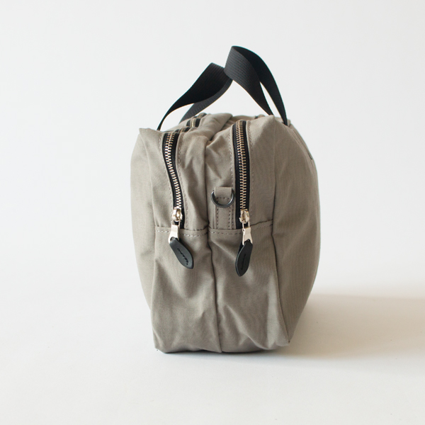 2R SQUARE POUCH L(GREY)
