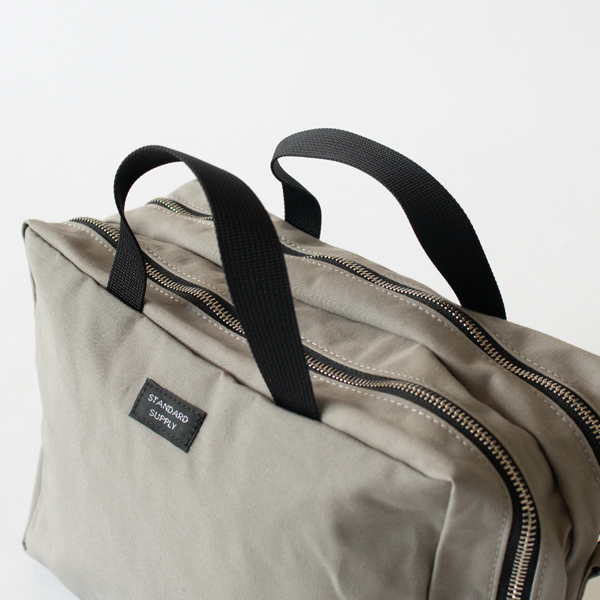 持ち運びに便利な取手付き(GREY)