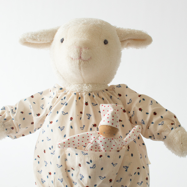 小さなウォルドルフ人形と一緒に遊べます 小さなウォルドルフ人形と一緒に遊べます