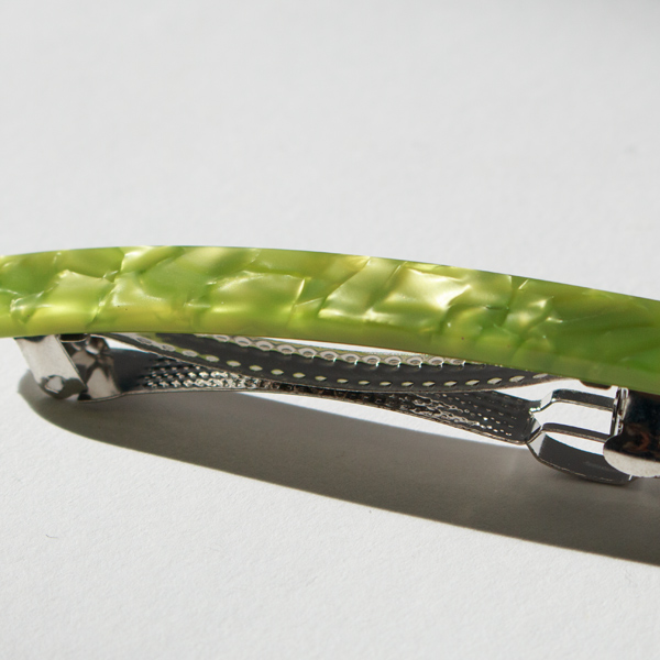光沢があり鮮やかな発色（PISTACHIO）