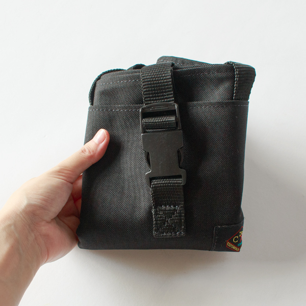 畳んで旅行のサブバッグとしても（BLACK）