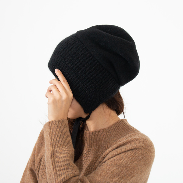 リブ部分が耳当ての役割もしてくれます。(BLACK) リブ部分が耳当ての役割もしてくれます。(BLACK)