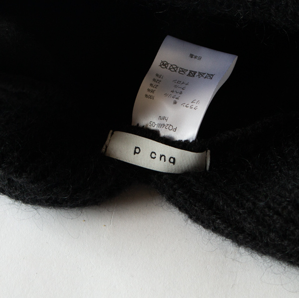 リブ部分はモヘヤ入りでふわふわに リブ部分はモヘヤ入りでふわふわに