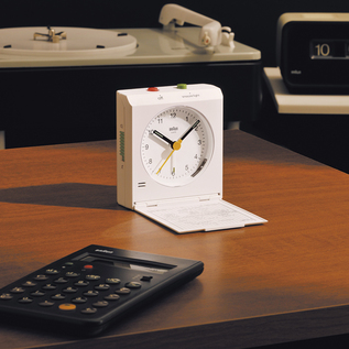 BRAUN トラベルアラームクロック／BRAUN(ブラウン)｜愛着を持って