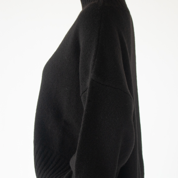 ゆとりのある袖幅(身長160cm・ブラック) ゆとりのある袖幅(身長160cm・ブラック)