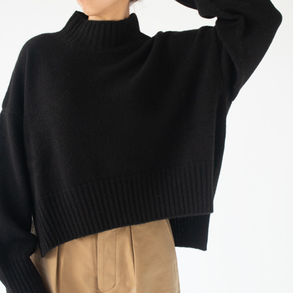 ゆったりとした身幅(身長160cm・ブラック) ゆったりとした身幅(身長160cm・ブラック)