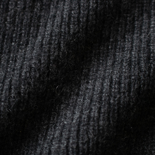繊維が長いため、表面が滑らかで上品な艶があります(DARK GREY)