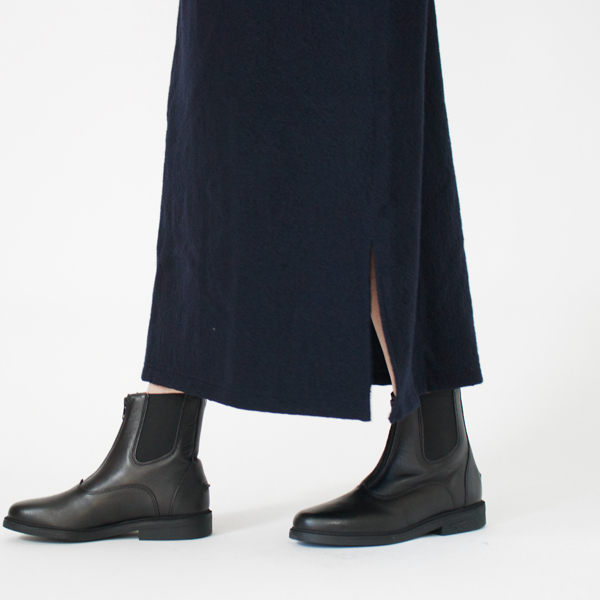 裾はスリット付き(NAVY)
