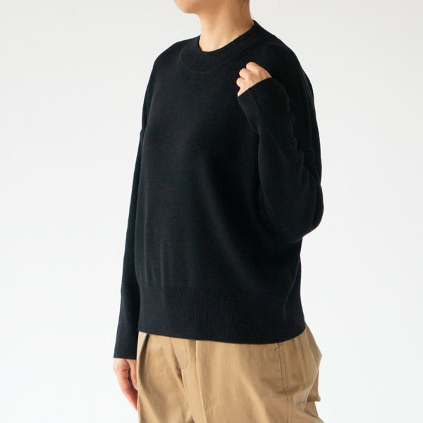 リブが長い袖口が女性らしい リブが長い袖口が女性らしい