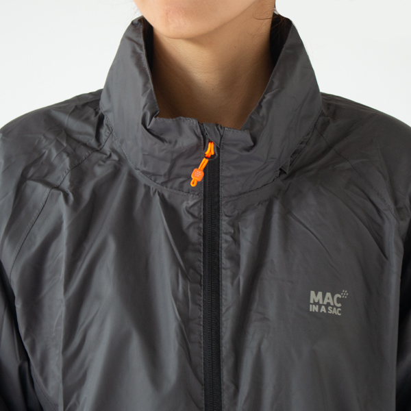 ファスナーのネオンカラーがアクセント(Charcoal)