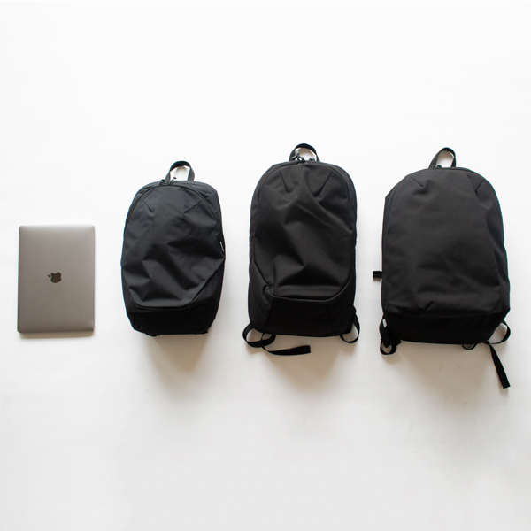 左から13インチPC、MADISON 14L、SHELDRAKE 20L2層式、STEM 20L