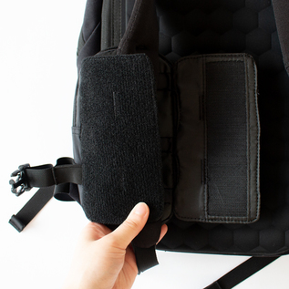 着脱は面ファスナーで簡単 着脱は面ファスナーで簡単