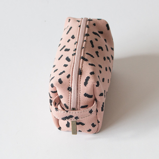 ハンドル付きポーチ KNIT POUCH M／TRICOTE（トリコテ）｜愛着を持って