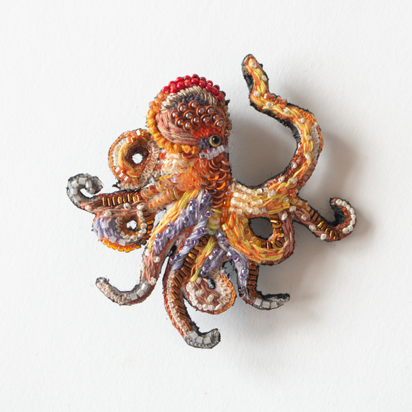 刺繍ブローチピン(Giant Pacific Octopus)　巨大なタコが小さなブローチに　