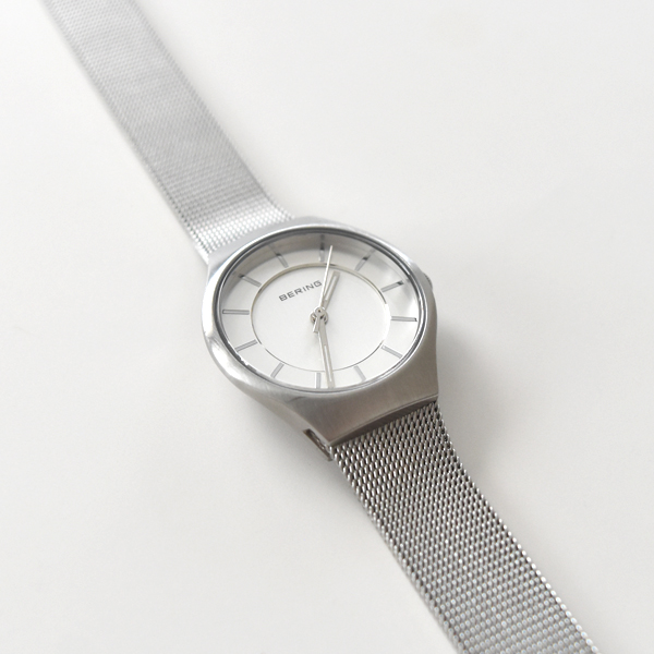BERING Classic レディース腕時計(WHITE)