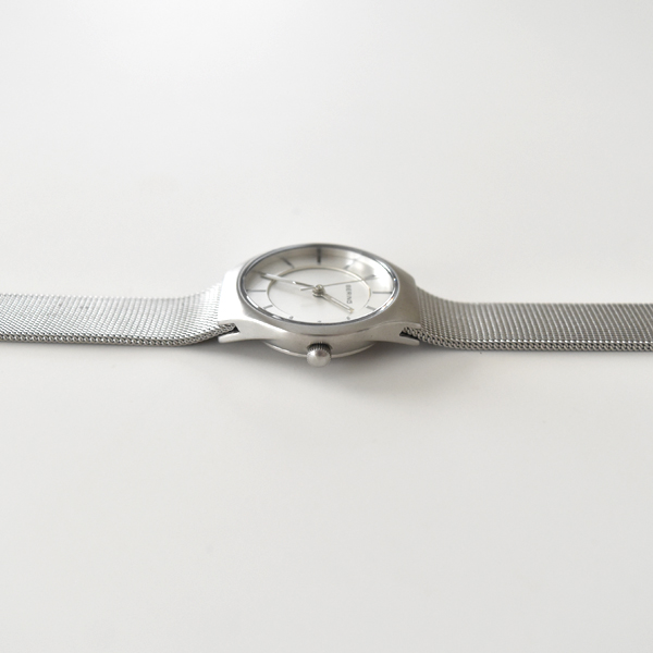 BERING Classic レディース腕時計(WHITE)
