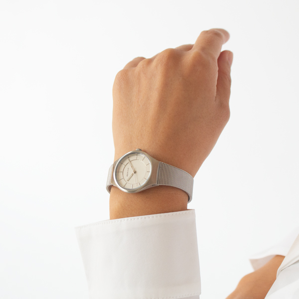 BERING Classic レディース腕時計(WHITE)