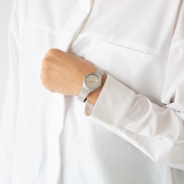 BERING Classic レディース腕時計(WHITE)
