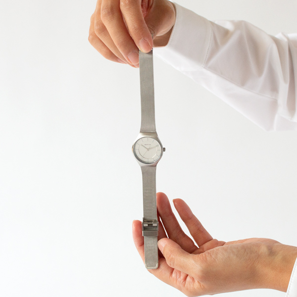 BERING Classic レディース腕時計(WHITE)