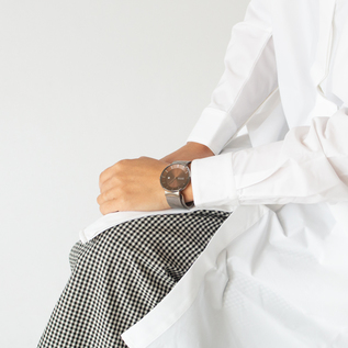BERING Solar メンズ腕時計(BROWN GRAY、参考に女性が着用していますが、男性向けです) BERING Solar メンズ腕時計(BROWN GRAY、参考に女性が着用していますが、男性向けです)