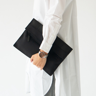 BERING Solar メンズ腕時計(BROWN GRAY、参考に女性が着用していますが、男性向けです) BERING Solar メンズ腕時計(BROWN GRAY、参考に女性が着用していますが、男性向けです)