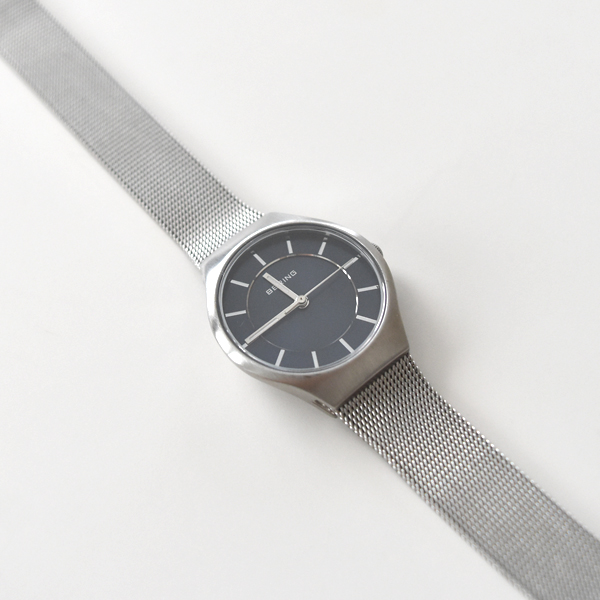 BERING Classic レディース腕時計(NAVY)