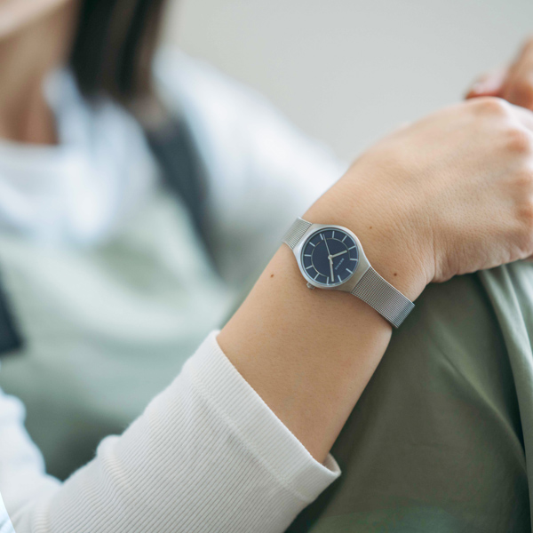 BERING Classic レディース腕時計(NAVY)