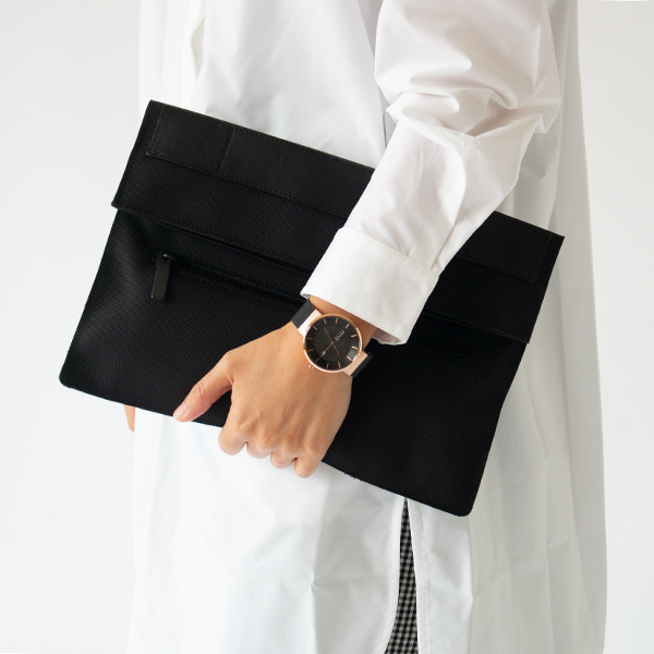 BERING Solar メンズ腕時計(ROSE GOLD BLACK、参考に女性が着用していますが、男性向けです)