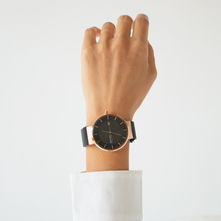 BERING Solar メンズ腕時計(ROSE GOLD BLACK、参考に女性が着用していますが、男性向けです) BERING Solar メンズ腕時計(ROSE GOLD BLACK、参考に女性が着用していますが、男性向けです)